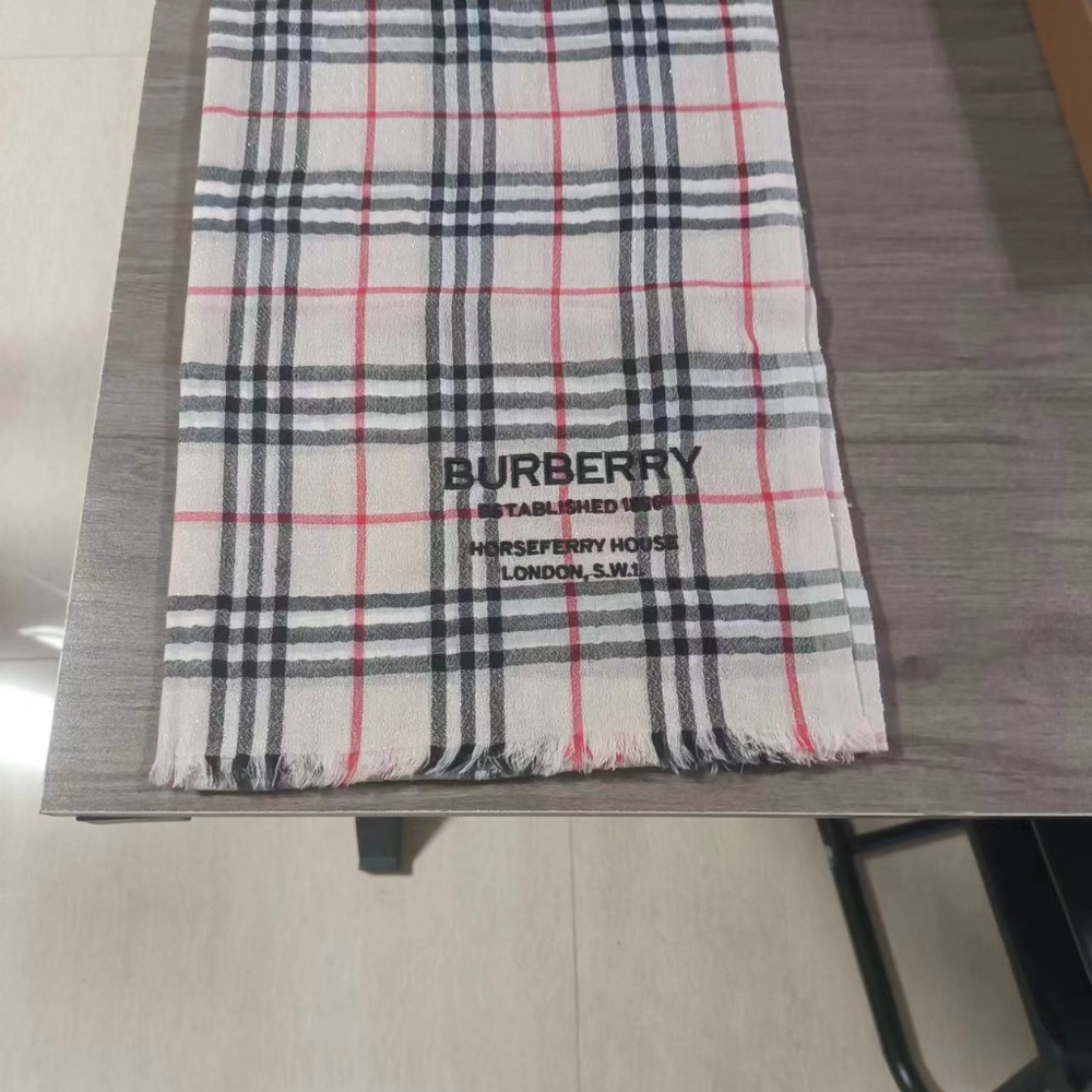 Burberry cashmere scarf